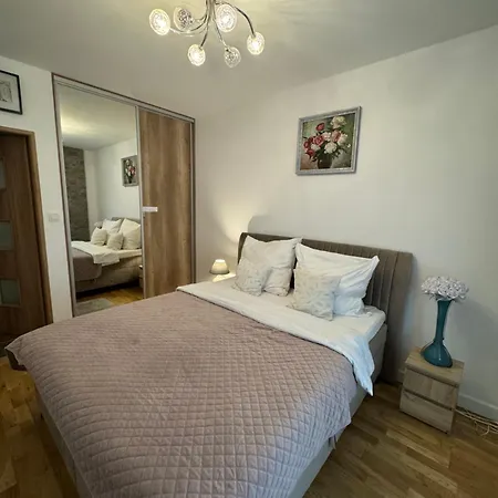 Apartament Wiatraczna *
